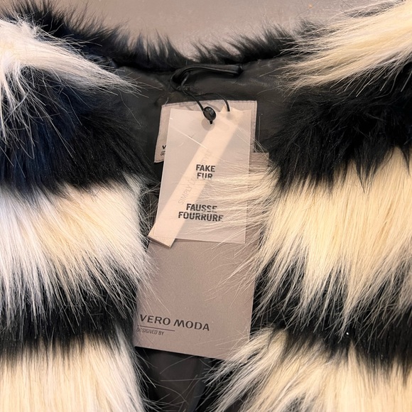 Black and White Vero Moda fake fur coat - Picture 8 of 11
